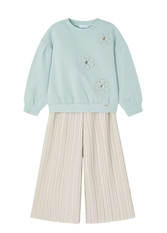 Set of 2 pieces, green sports blouse and beige pleated trousers 4551 Mayoral