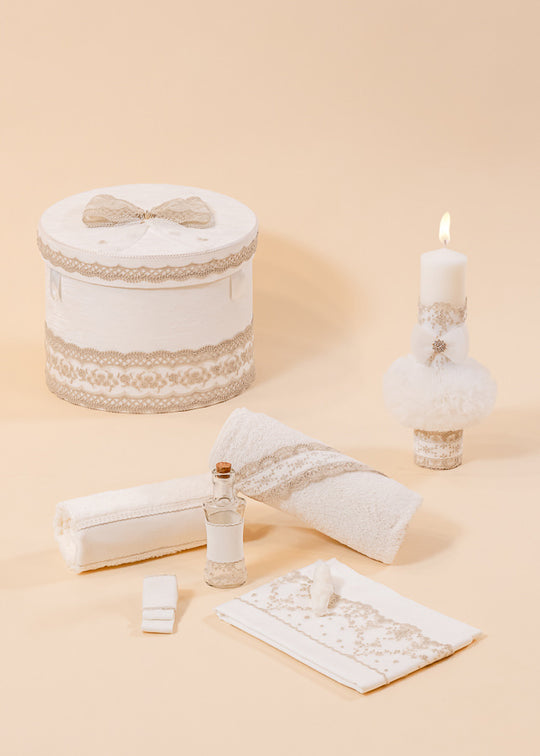 Set Botez Natalia 3 Piese Lumanare,Trusou si Cufar Personalizate AnneBebe