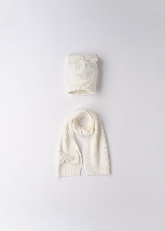 Set Fetite Caciula Si Fular Crem Cu Funda 0.F912/00 Sarabanda