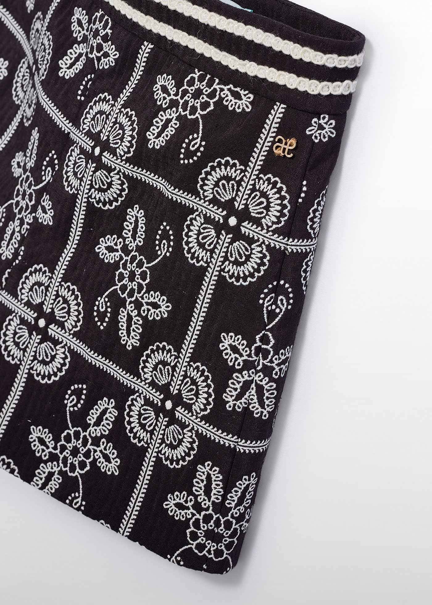 Pantaloni Fete Scurti Negri Cu Broderie Crem 5715 Abel & Lula