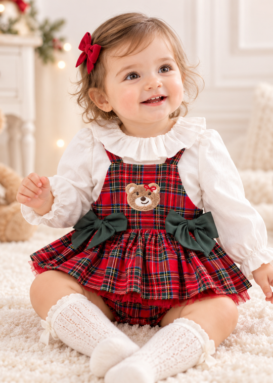 Set 2 Piese Bluza Alba cu Guler Volan si Salopeta in Carouri Rosii cu Ursulet 3916 – MinoBaby