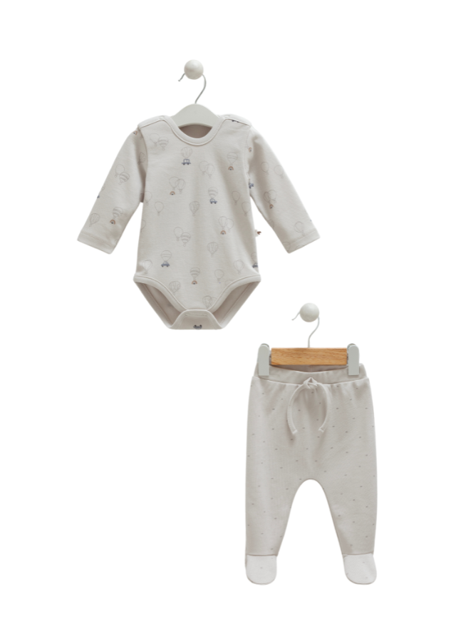 Set Body cu Maneca Lunga si Pantaloni Gri cu Masini Flying Cars BPE1201 Mell Sweet Baby