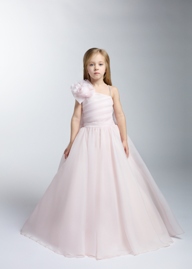 Rochie Eleganta pentru Serbare Lunga Roz cu Aplicatie pe Umar 3-11 ani 2252 Kanilla