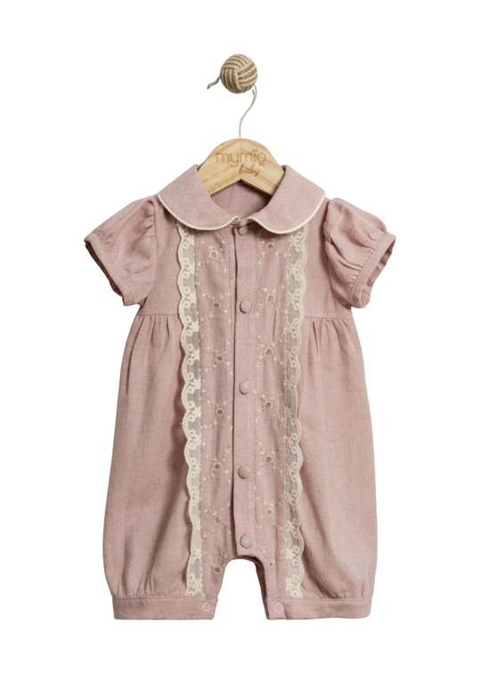 Salopeta Scurta Roz Pudra cu Dantela si Broderie Flori 4534 MyMio