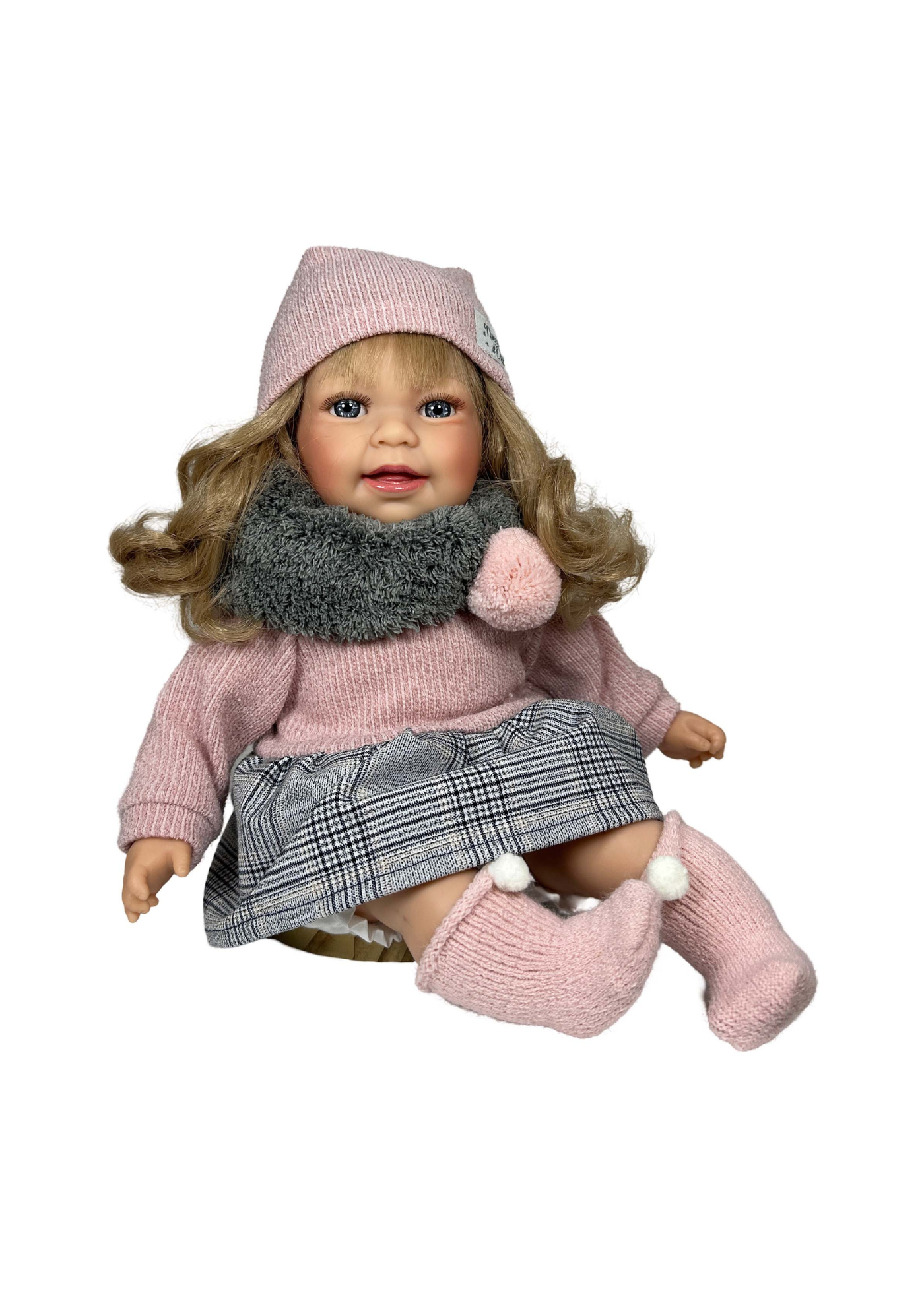 Papusa Parfumata Susi Blonda cu Mecanism Fusta Gri si Pulover cu Caciula Tricotate Roz – 40 cm – 5113 – Nines