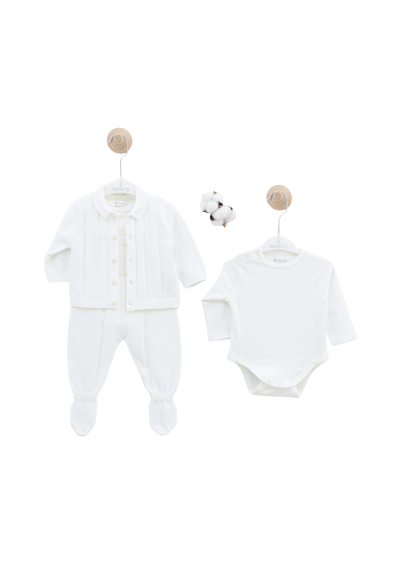 Set 3 Piese Salopeta Lunga Tricotata si Cardigan Alb si Body cu Maneca Lunga Bumbac 7445 Leo King