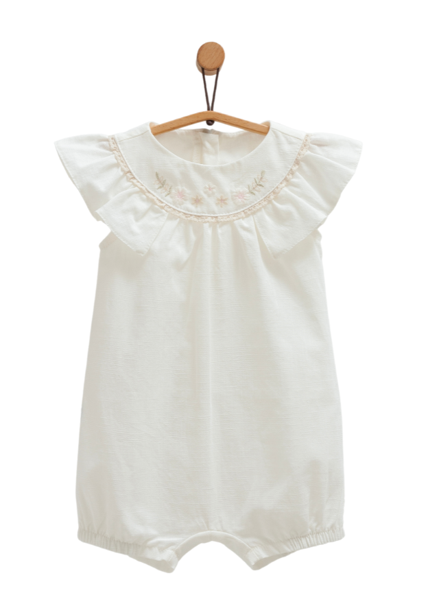 Salopeta Scurta Crem cu Volan pe Bust si Broderie Flori Serenity Girl TK1739 Mell Sweet Baby