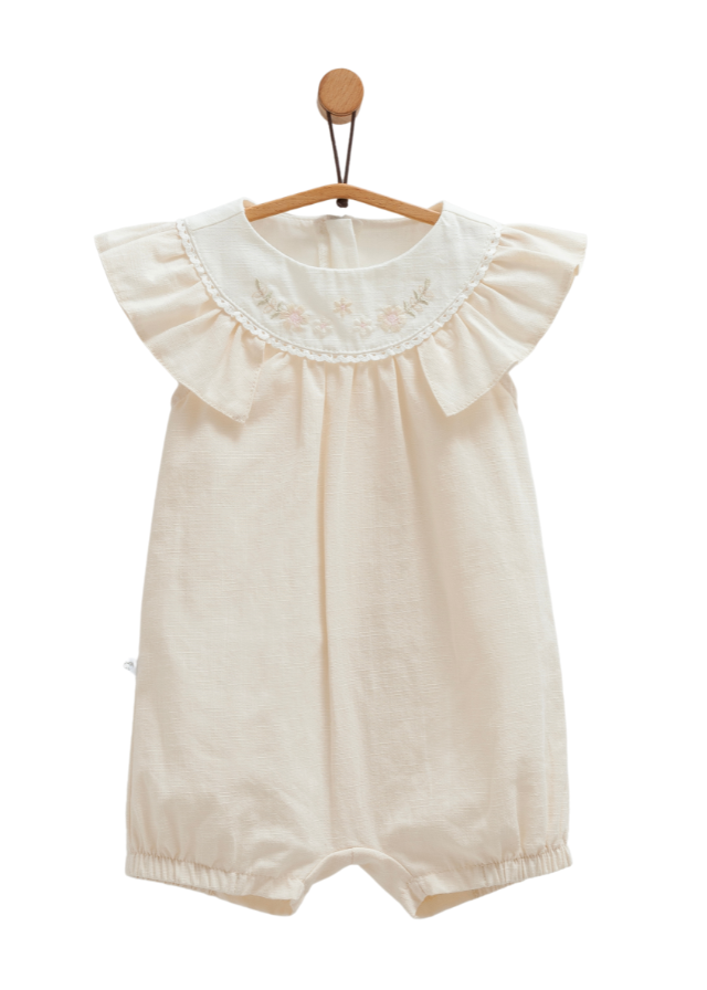 Salopeta Scurta Bej cu Volan pe Bust si Broderie Flori Serenity Girl TK1739 Mell Sweet Baby
