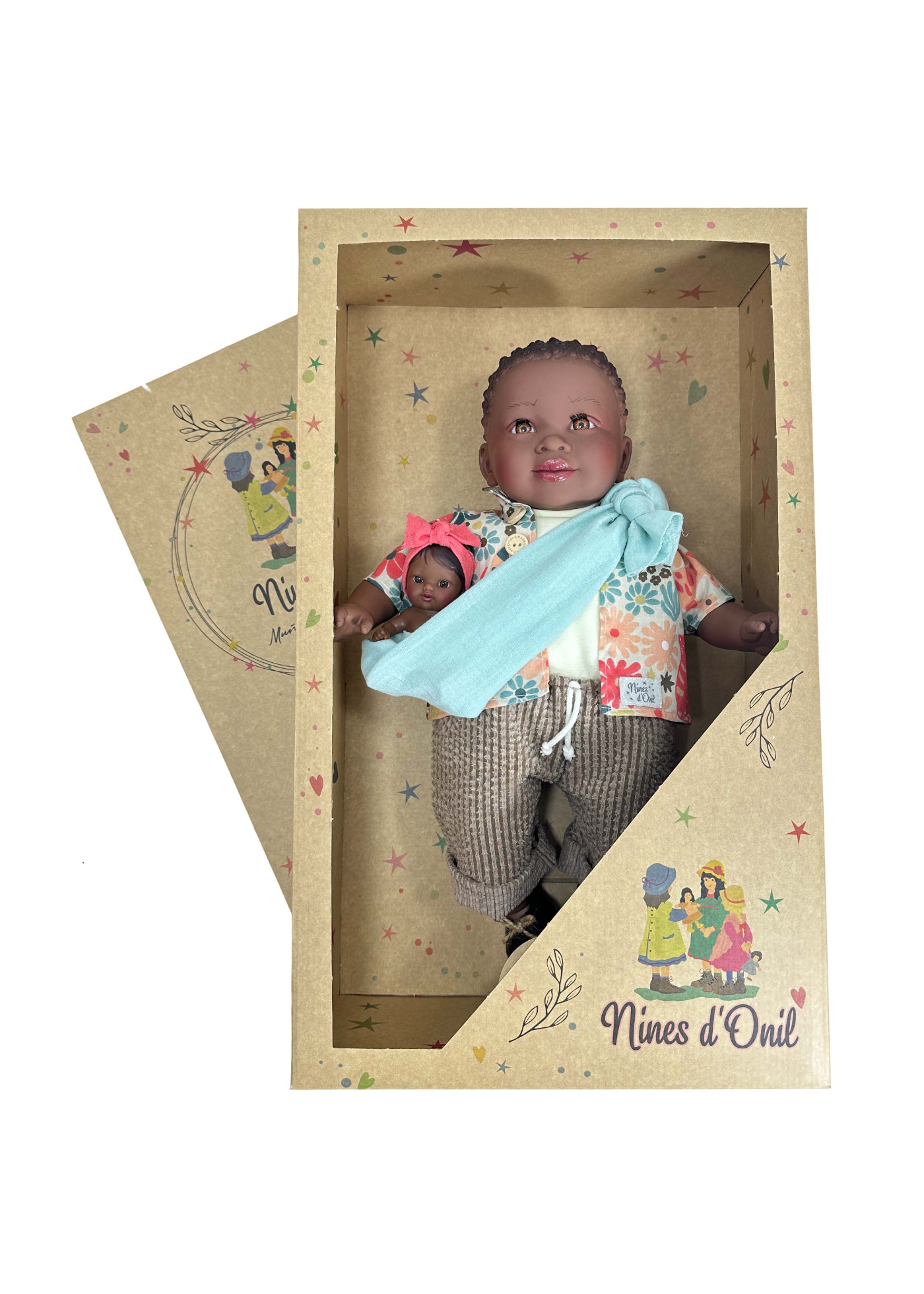 Papusa Parfumata Baietel Brunet Noa cu Mecanism, Pantaloni Scurti Bej si Bluzita Alba cu Imprimeu – 45 cm – 6213 – Nines