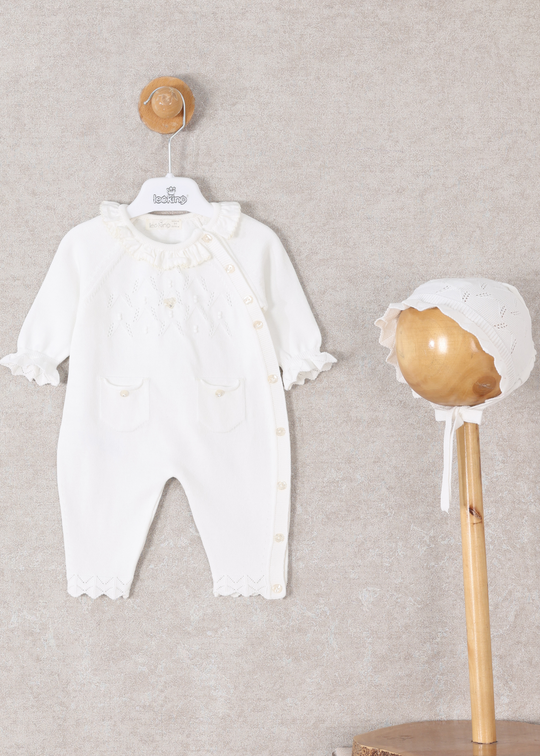 Set 2 Piese Salopeta Alba Tricotata Lunga cu Guler si Caciula 7435 Leo King