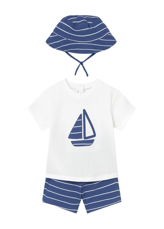 Set 3 Piese Tricou Alb cu Barca Pantaloni Scurti si Palarie Albastre cu Dungi 1666 Mayoral