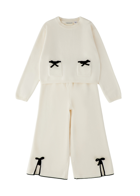 Set Tricotat Crem din 2 Piese, cu Funde Negre: Bluza si Pantaloni – Sarabanda