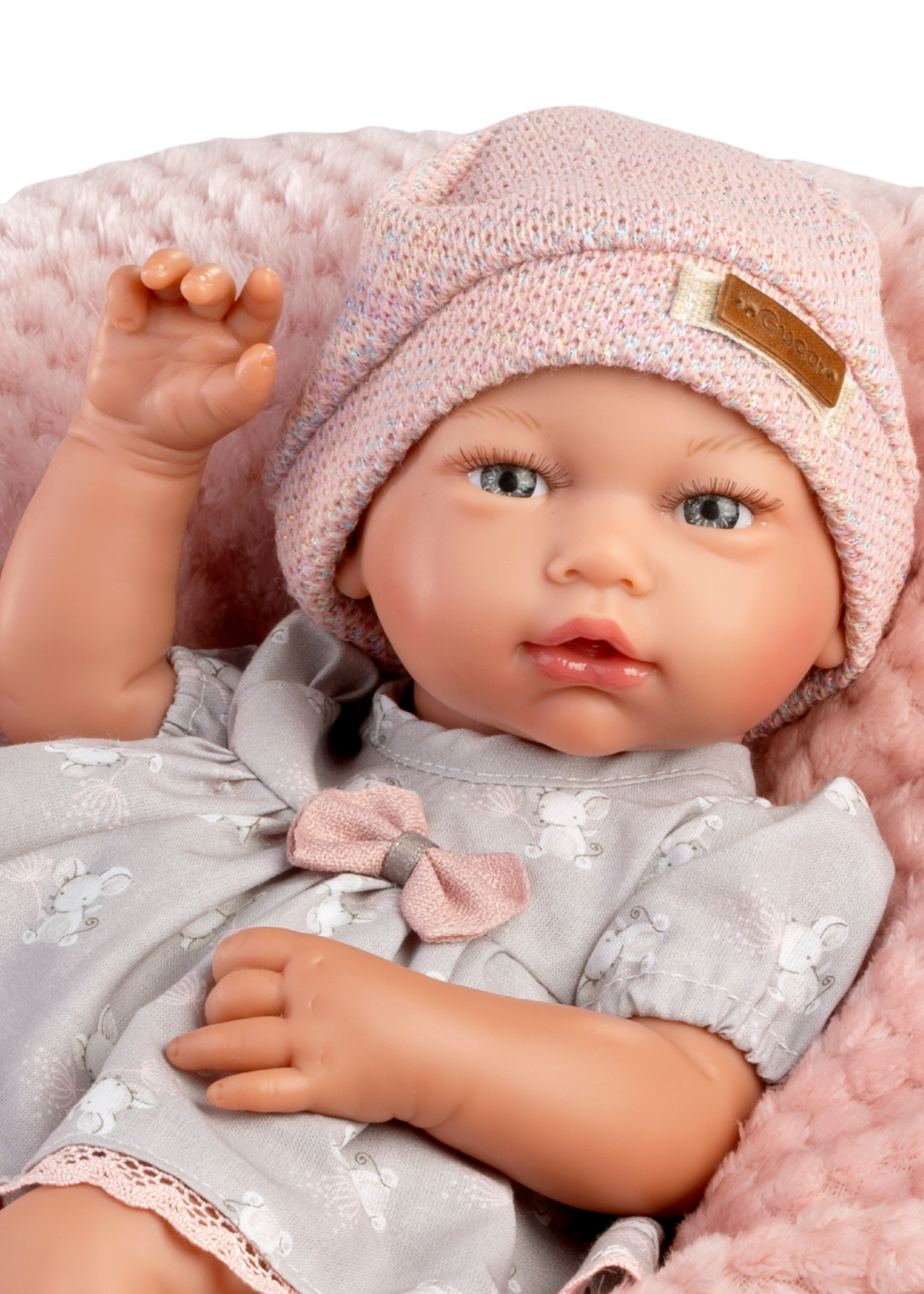 Papusa Claudia, 38 cm, Fara Par, Corp Vinil+Textil cu Rochita Gri si Caciula Roz 853 Guca Munecas