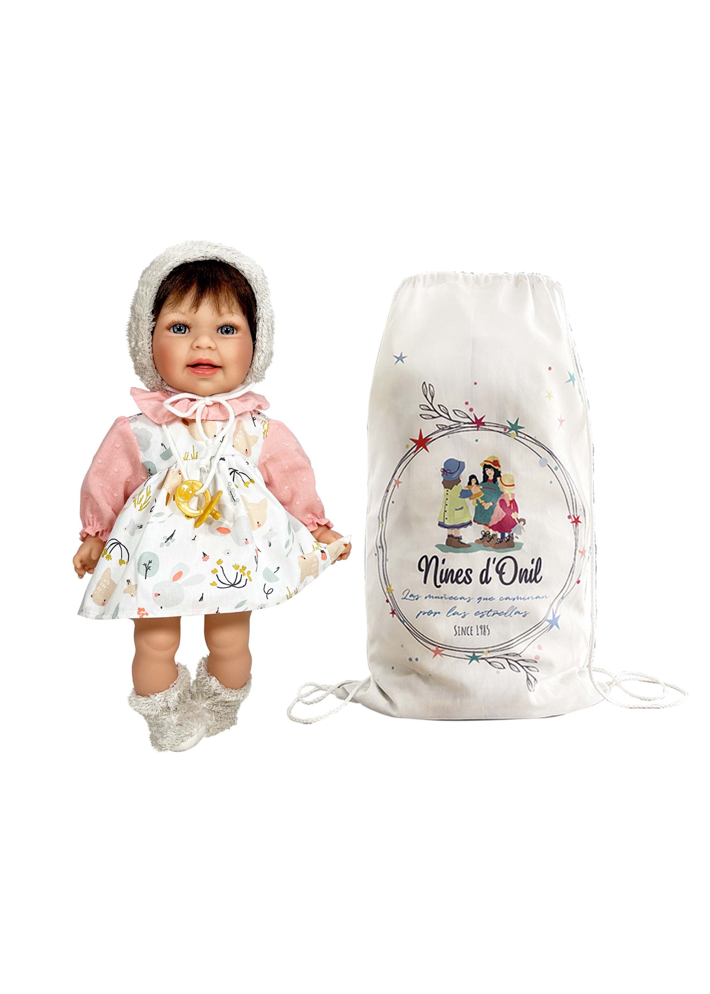 Papusa Parfumata Susi Bruneta cu Mecanism Sarafan Alb Imprimeu Floral si Bluzita Roz – 40 cm – 5193 – Nines