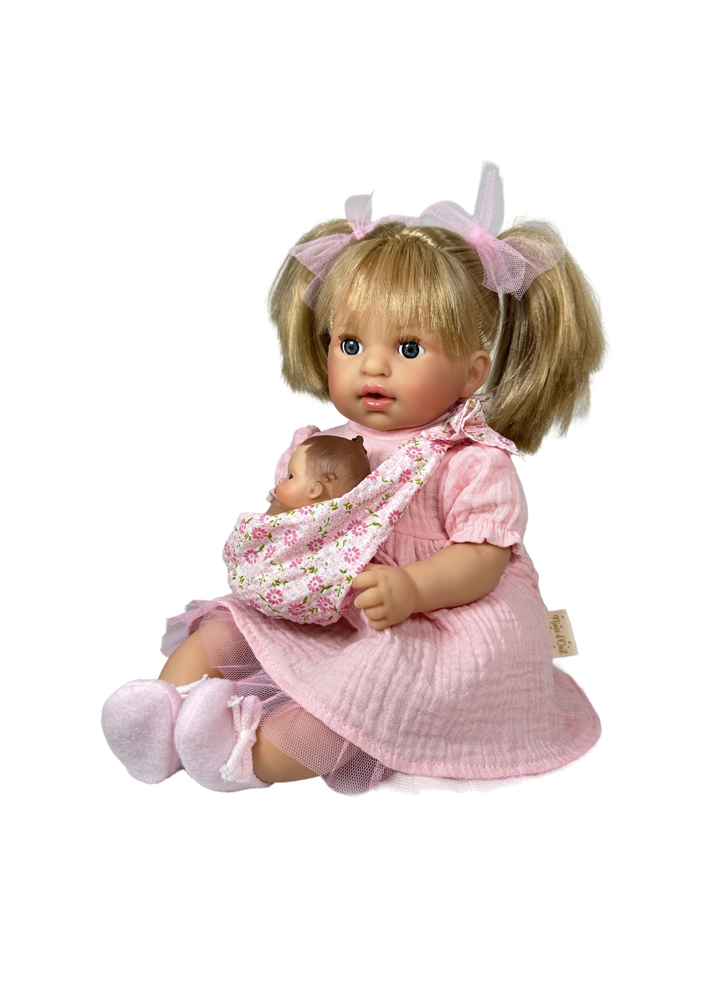 Papusa Parfumata Alex Blonda cu Mecanism Rochita din Muselina Roz si Bebelus in Esarfa – 40 cm – 4033 – Nines