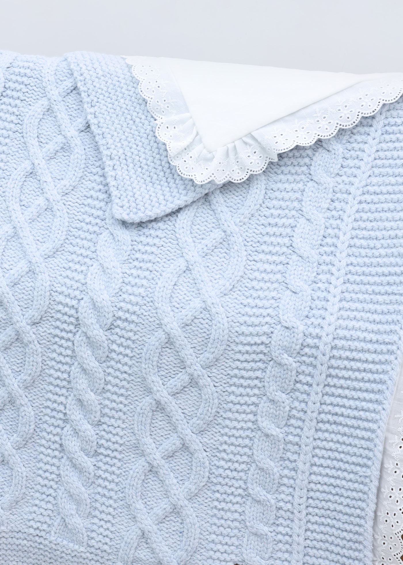 Set Pled Tricotat Bleu cu Lana Merinos si Pled Bumbac cu Broderie 9721 Leo King