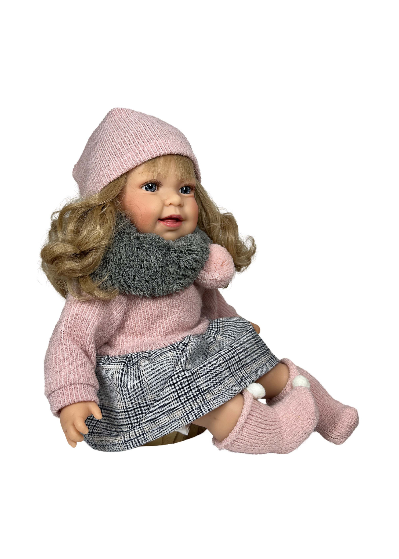 Papusa Parfumata Susi Blonda cu Mecanism Fusta Gri si Pulover cu Caciula Tricotate Roz – 40 cm – 5113 – Nines