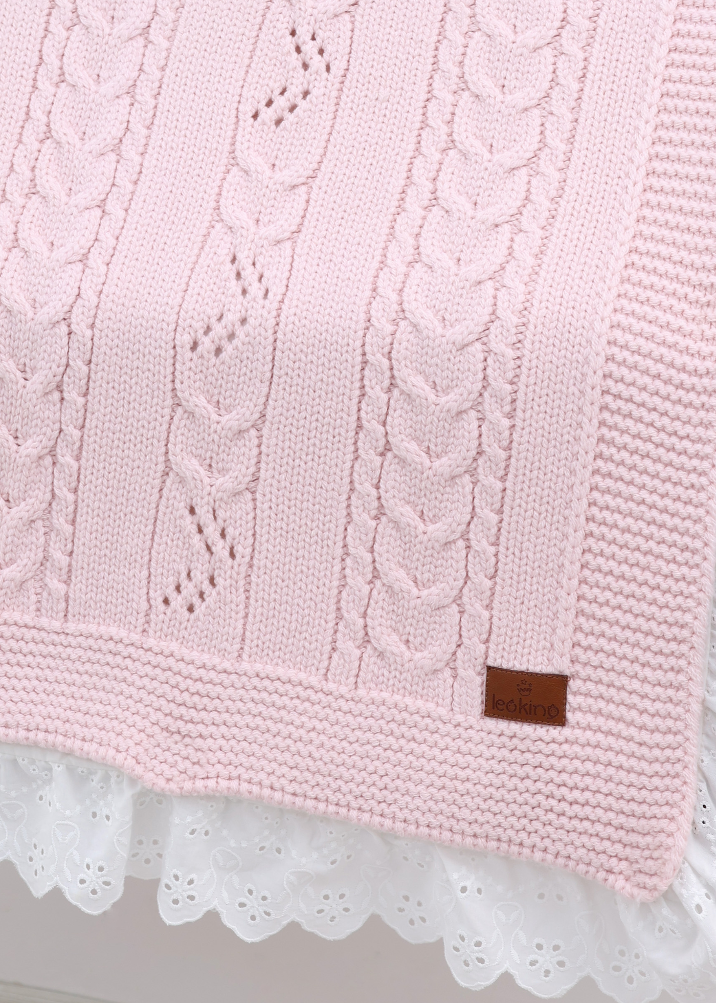 Set Pled Tricotat Roz cu Lana Merinos si Pled Bumbac cu Broderie 9720 Leo King
