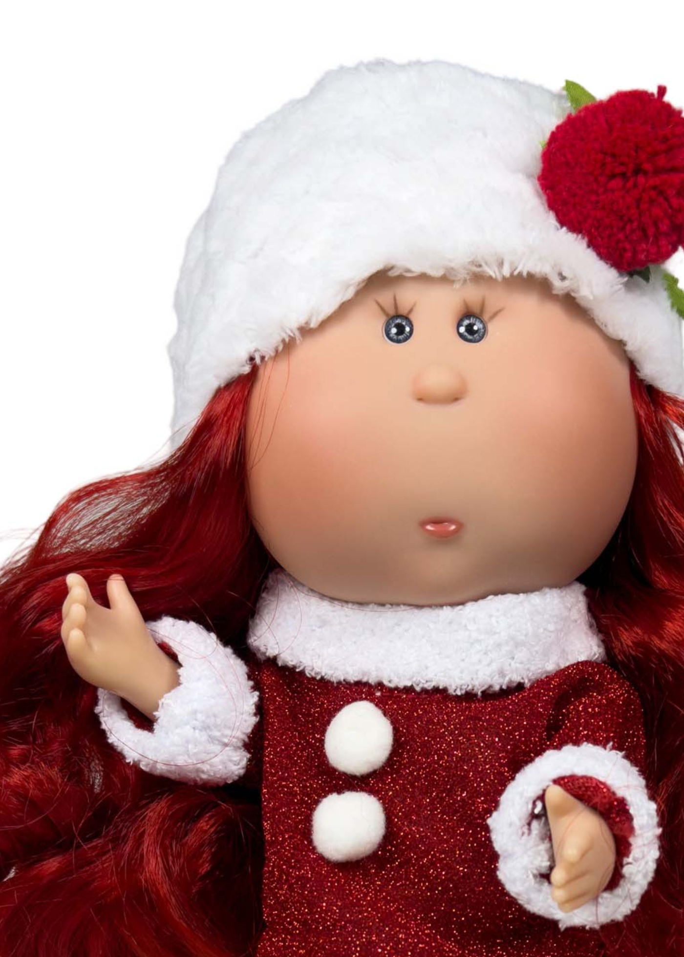 Papusa parfumata Mia, Par Rosu, Corp Vinil, Rochita Rosie cu Sclipici si Caciula cu Cizmulite din Blanita Alba – 30 cm – 3442 – Nines