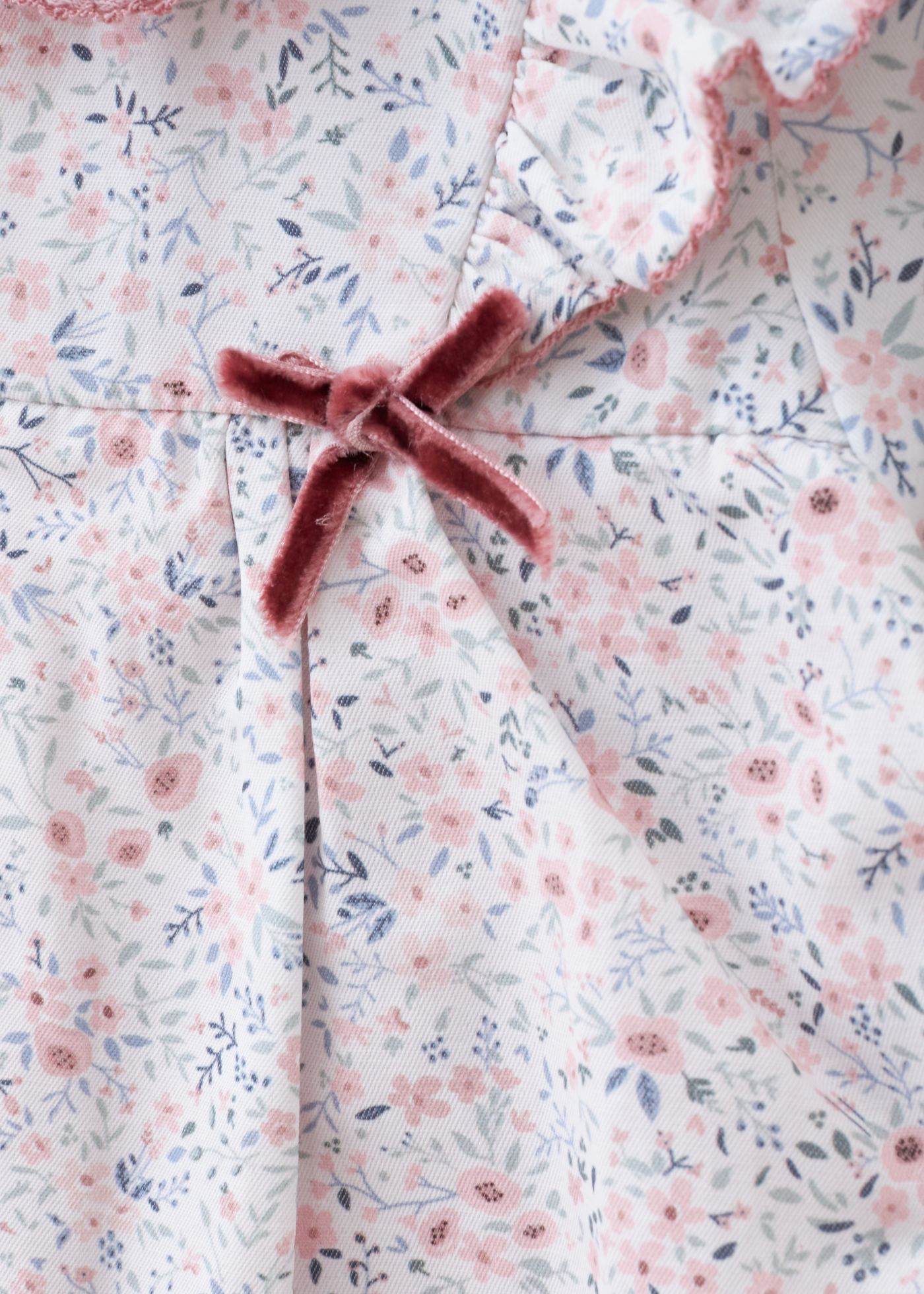 Salopeta Lunga Combinata Imprimeu Flori si Pantaloni Roz Pudra 5433 MyMio