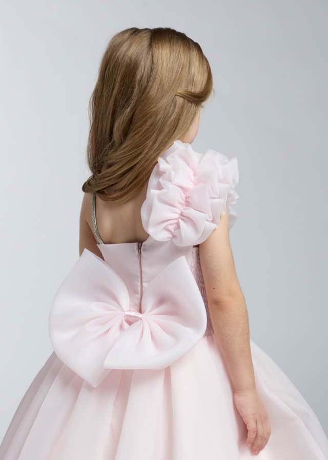Rochie Eleganta pentru Serbare Lunga Roz cu Aplicatie pe Umar 3-11 ani 2252 Kanilla