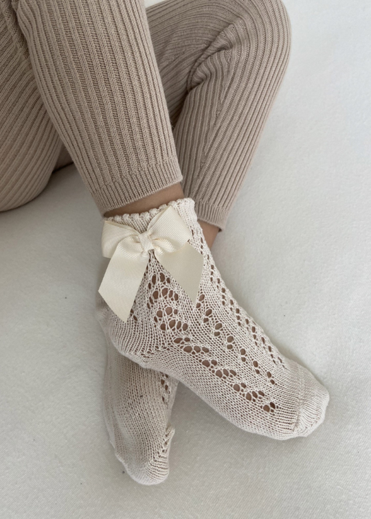 Cream Short Perforated Socks with Rips Bow 2519/4 col 303 Condor