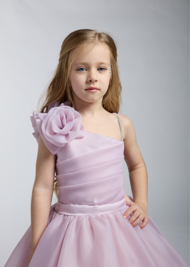 Rochie Eleganta pentru Serbare Lunga Lila cu Aplicatie pe Umar 3-11 ani 2252 Kanilla