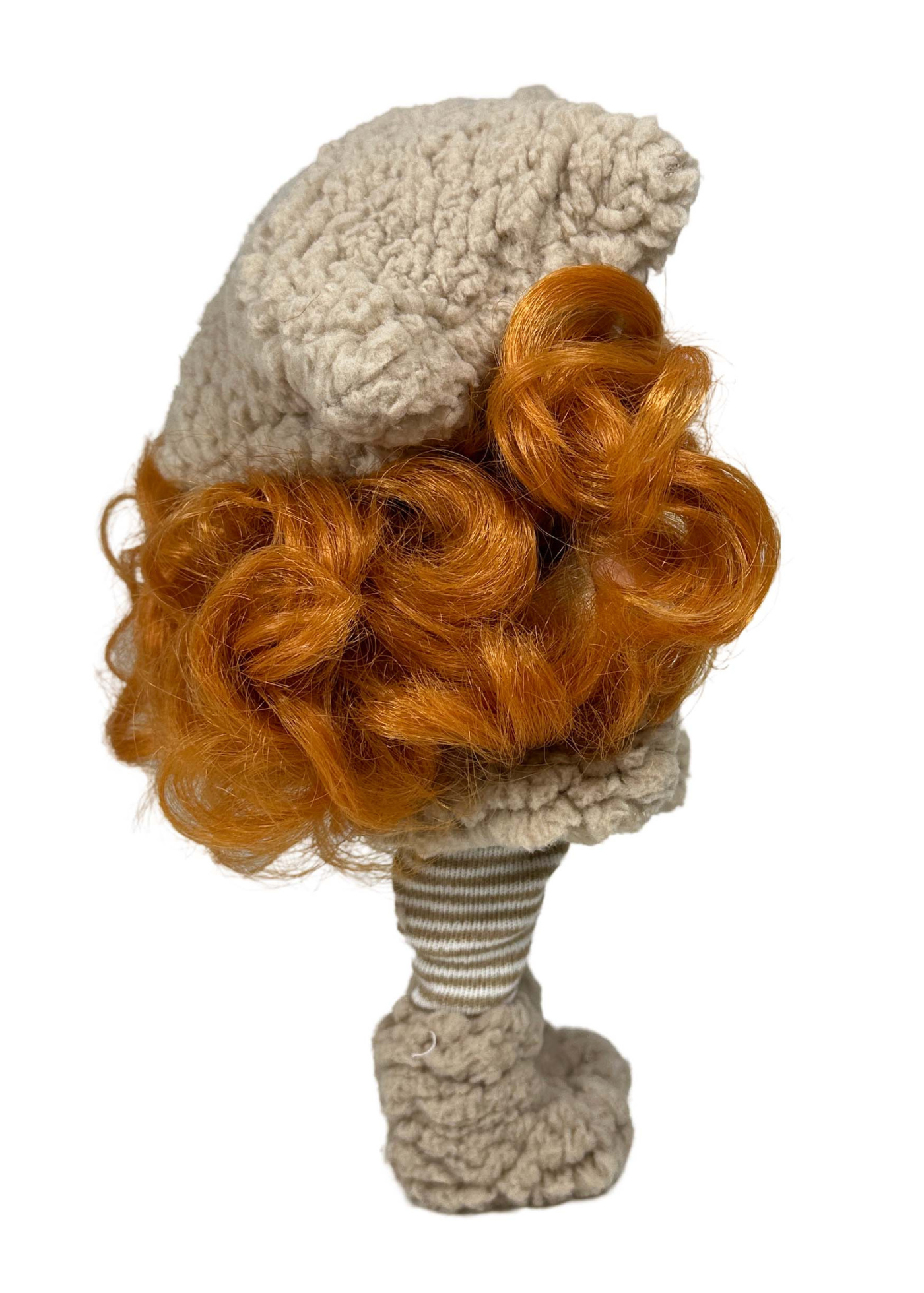 Papusa Parfumata Mia Forest Roscata, Corp Vinil cu Caciula Vesta si Botosei din Blanita Bej – 30 cm – 3156 – Nines