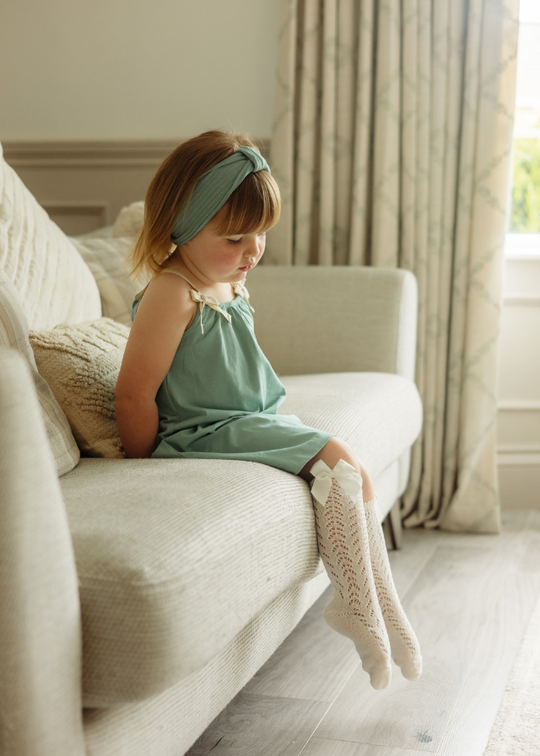 Ciorapi 3/4 Albi din Bumbac Perforat cu Funda din Rips 2519/2 col 200 Condor