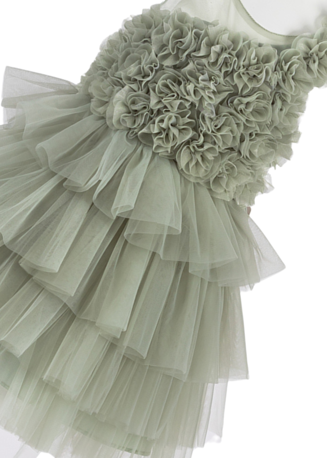Green ceremony dress with flowers on the bust and tulle ruffles art 2348 Lugu