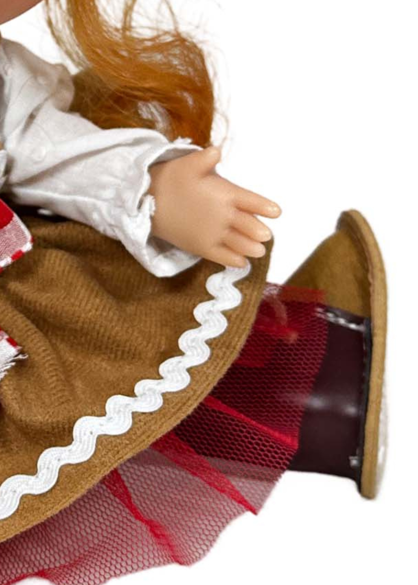 Papusa Parfumata Mia Roscata, Corp Vinil cu Fustita Maro si Bluzita Alba – 30 cm – 3443 – Nines