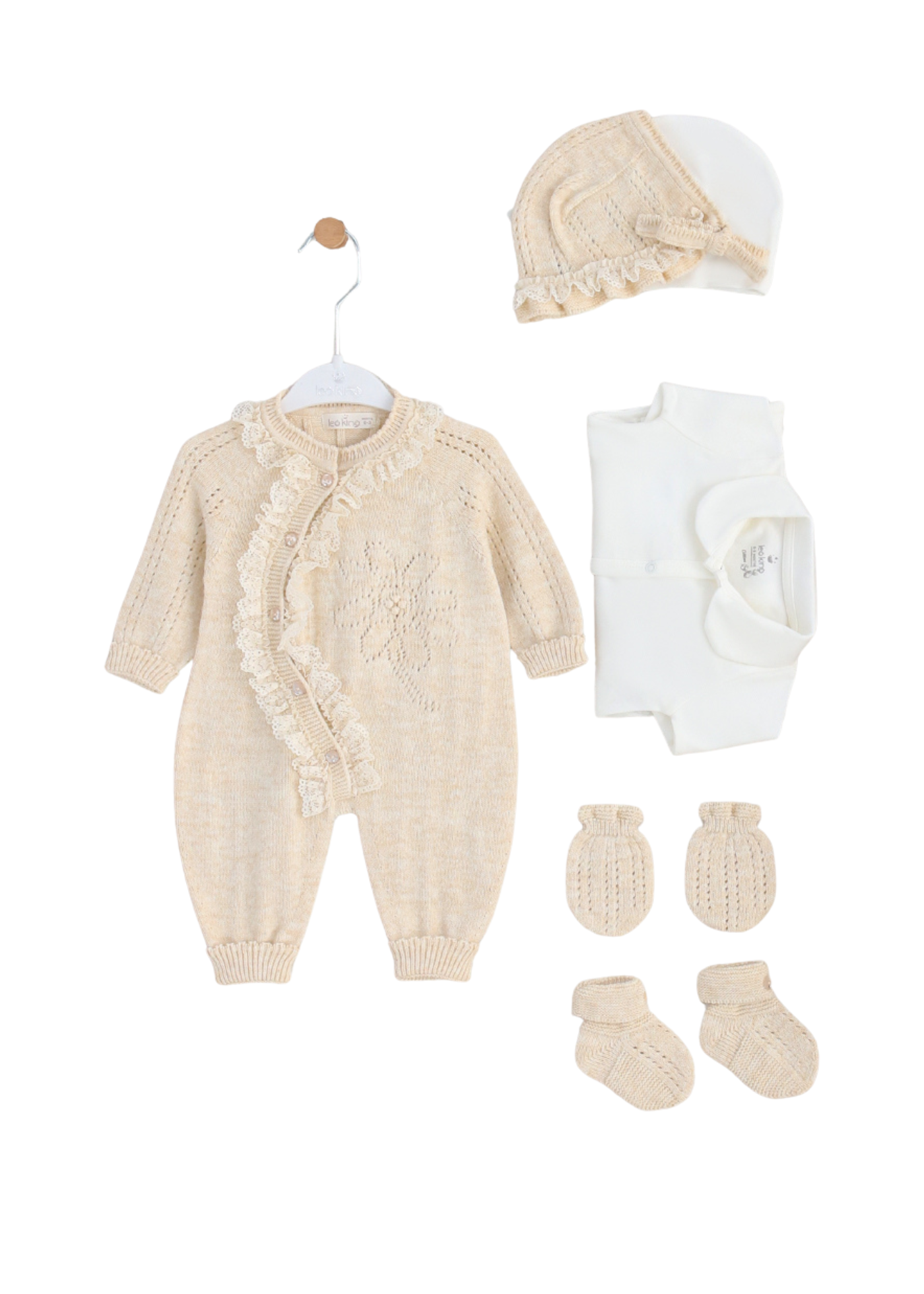 Set 7 Piese Tricotat Bumbac Bej cu Salopeta 3416 Leo King
