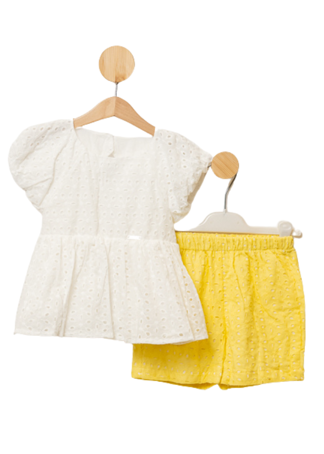 Set 2 Piese Broderie Sparta Top Ivory si Pantaloni Scurti Galbeni M0669 Connie Baby