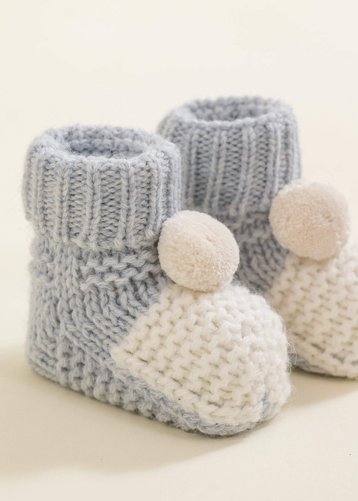 Botosi Tricotati Bleu cu Ivory 2207 Leo King