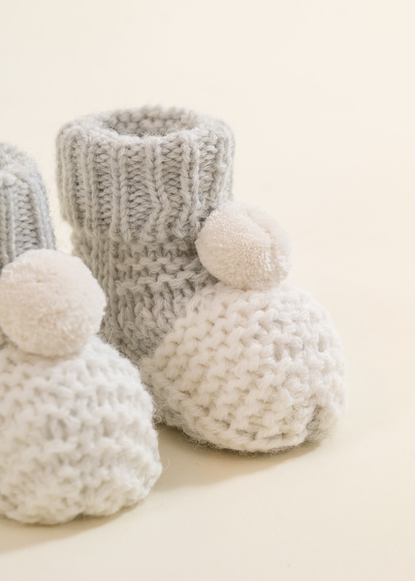 Botosi Tricotati Crem cu Gri 2207 Leo King