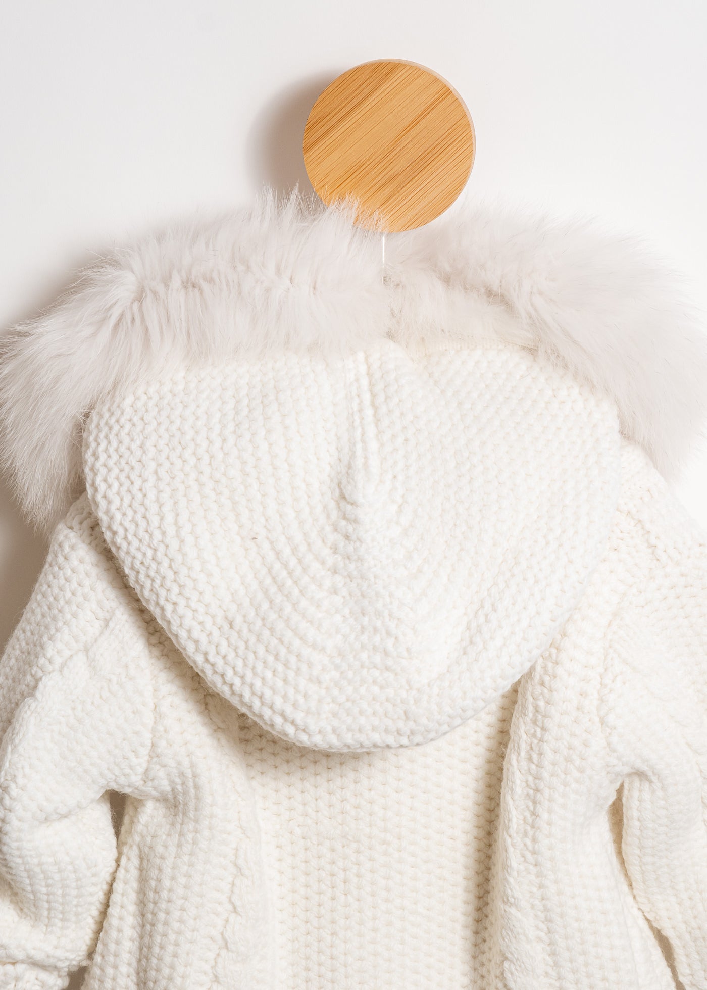 Combinezon Ivory cu Lana Merinos cu Blana la Guler si Nasturi 9419 Leo King