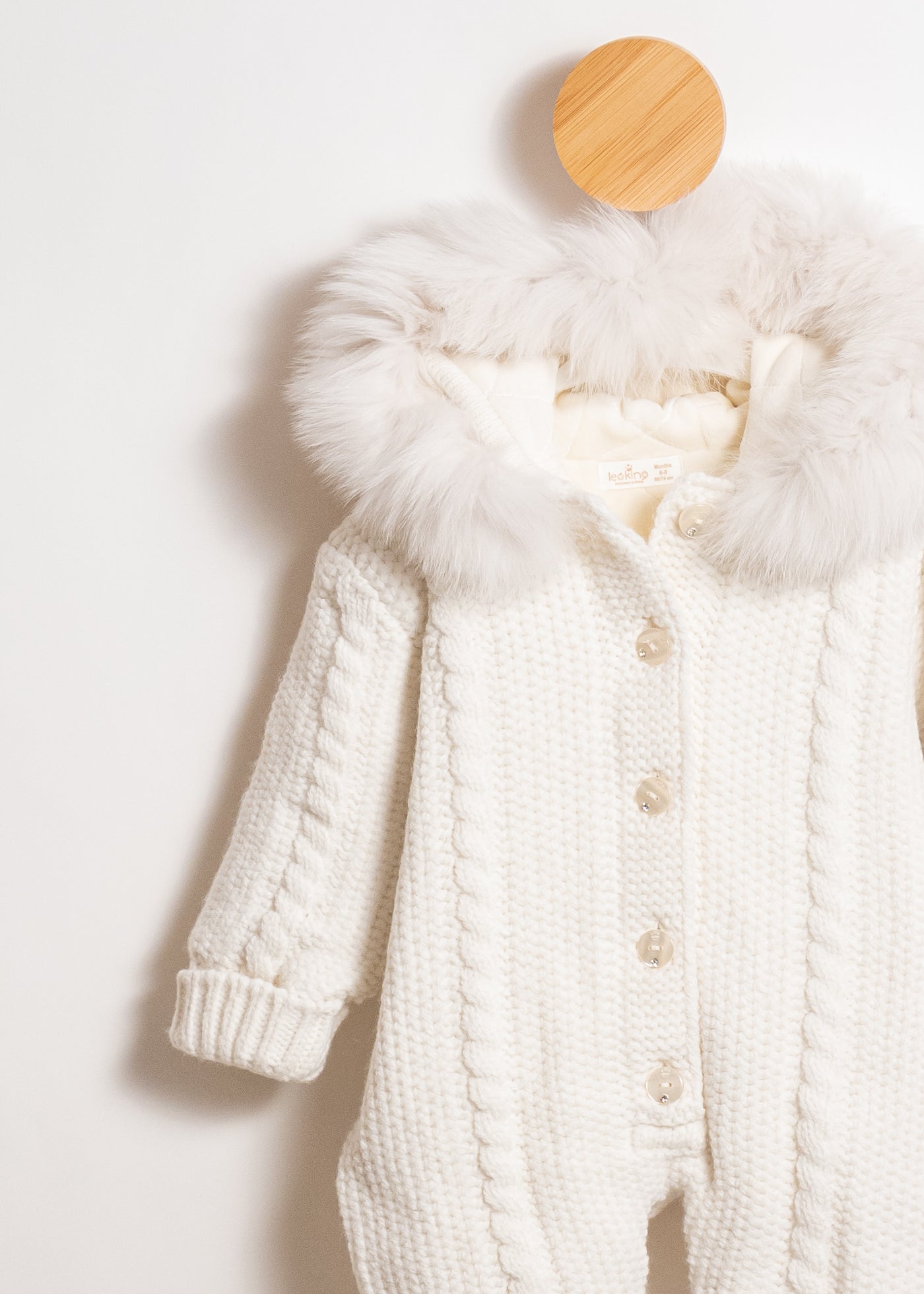 Combinezon Ivory cu Lana Merinos cu Blana la Guler si Nasturi 9419 Leo King