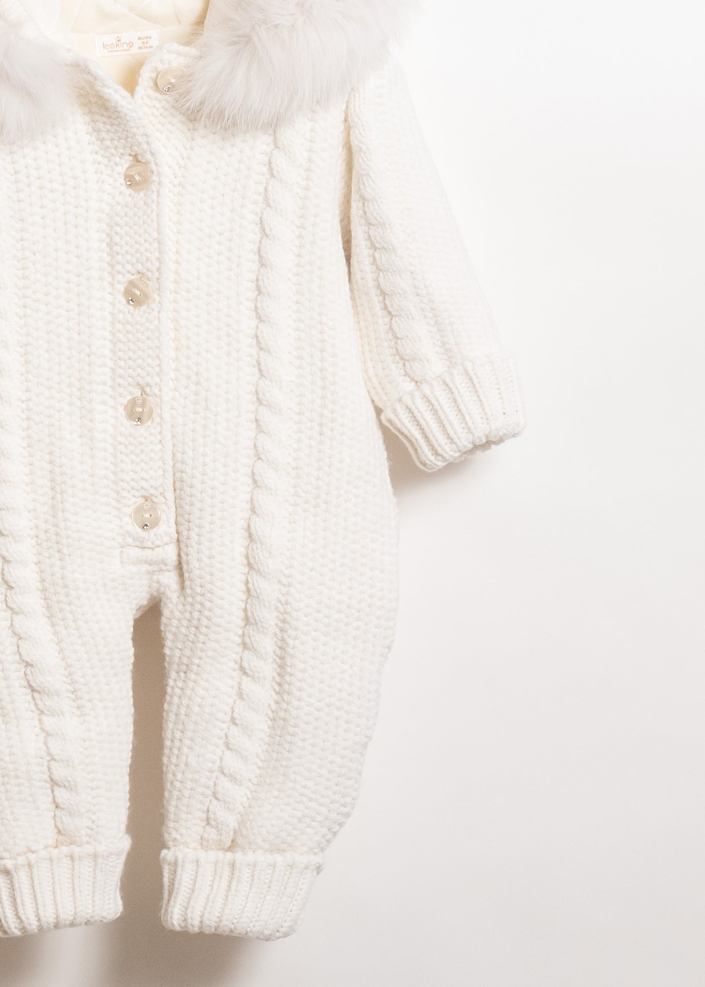 Combinezon Ivory cu Lana Merinos cu Blana la Guler si Nasturi 9419 Leo King