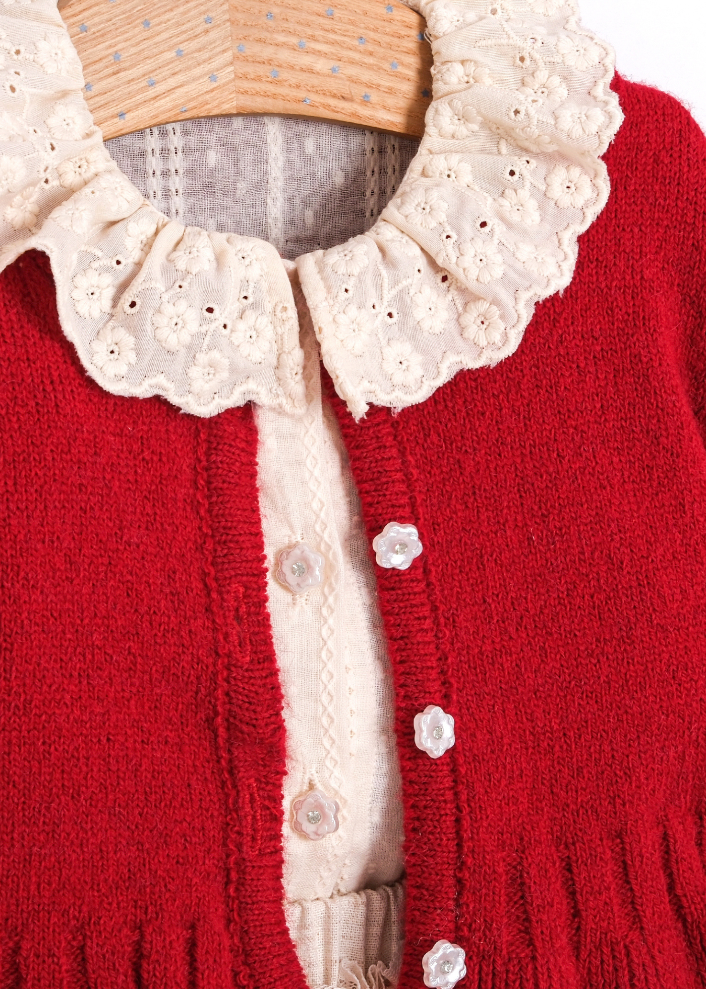 Set 3 Piese Camasa Bej Fusta Dantela si Tull Bej si Cardigan Rosu 3760 Mino Baby