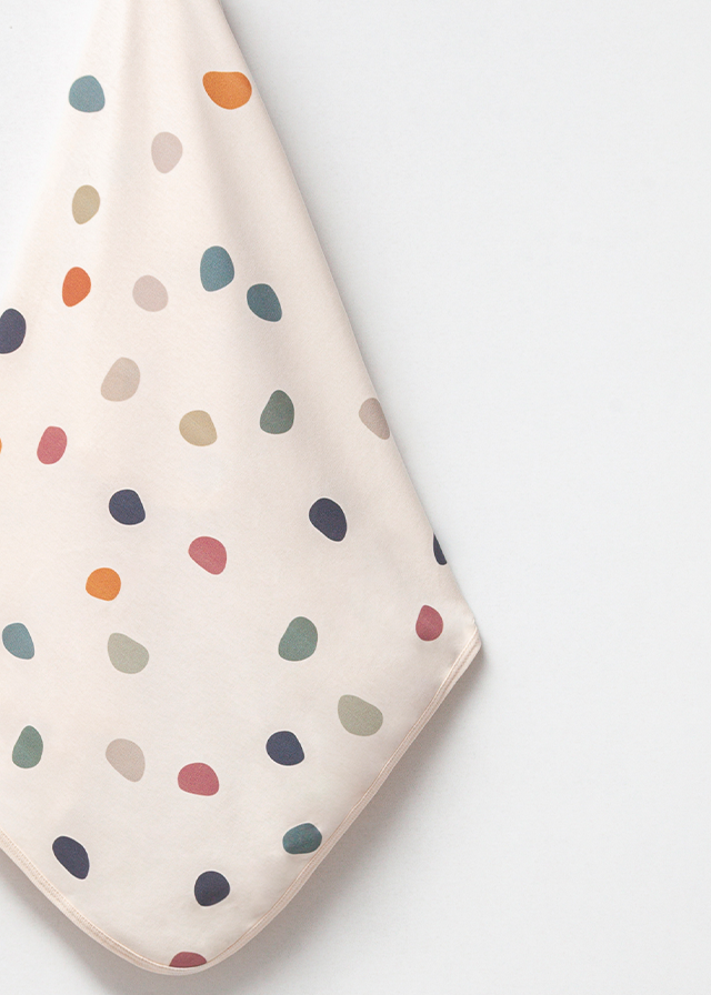 Cream blanket with colored polka dots print 85*80 art 6002 Bubbles