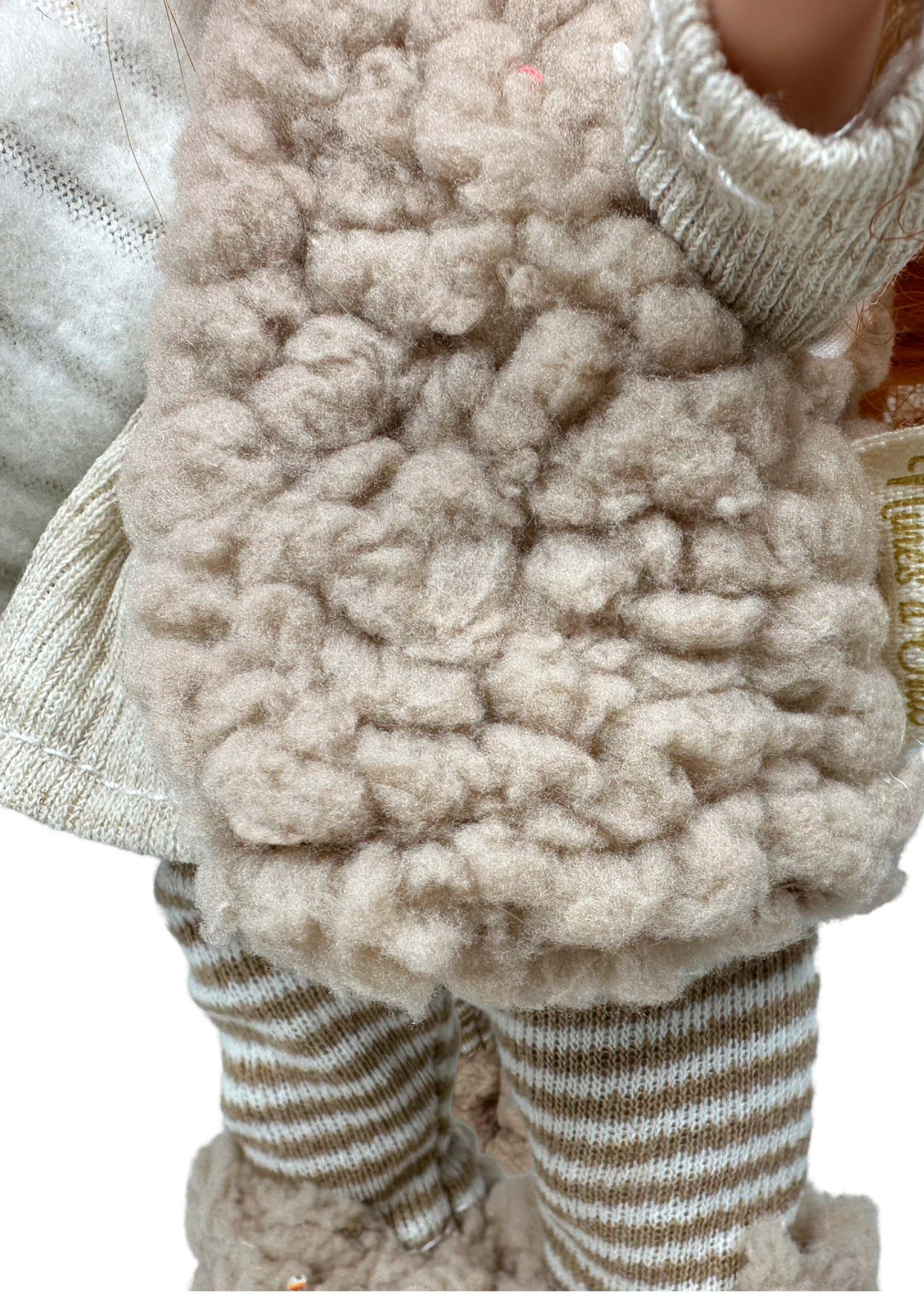 Papusa Parfumata Mia Forest Roscata, Corp Vinil cu Caciula Vesta si Botosei din Blanita Bej – 30 cm – 3156 – Nines