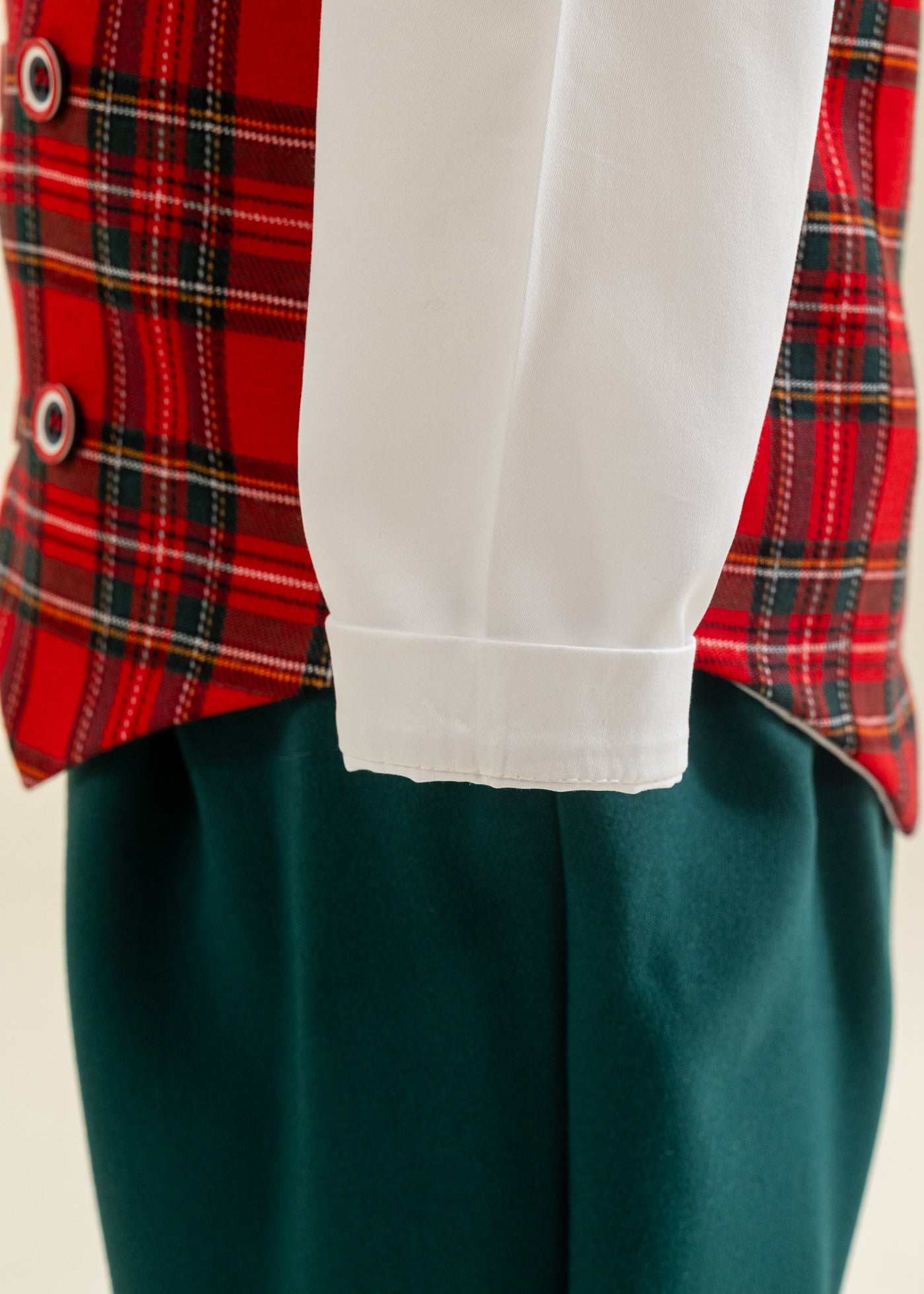 Costum Vesta Carouri Rosu Cu Verde Patru Nasturi AnneBebe