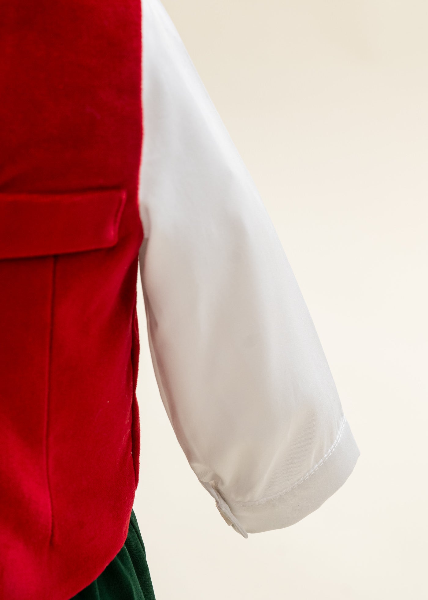 Costum Vesta Raiat Rosu Pantalon Verde AnneBebe