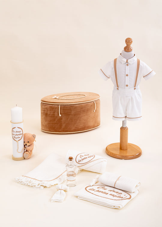 Set Botez Eugen 4 Piese, Costum, Trusou, Lumanare si Cufar Personalizat Botez AnneBebe