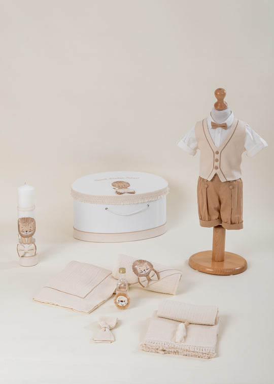 Set Botez Enzo 4 Piese, Costum, Trusou, Lumanare si Cufar Personalizat Botez AnneBebe