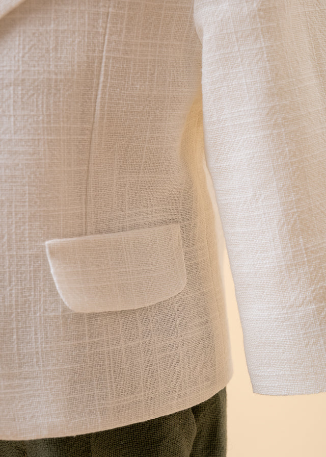 Костюм у кремовому піджаку, довгий і укорочені брюки кольору хакі