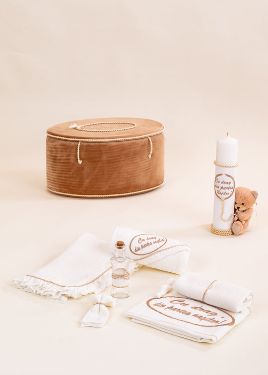Set Botez Eugen 3 Piese, Lumanare, Trusou si Cufar Personalizat Botez AnneBebe