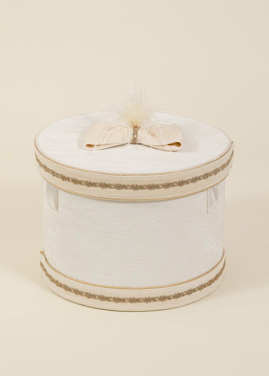 Cufar Lord Elegance Catifea Capucino Dantela Franta Si Banda Aurie AnneBebe