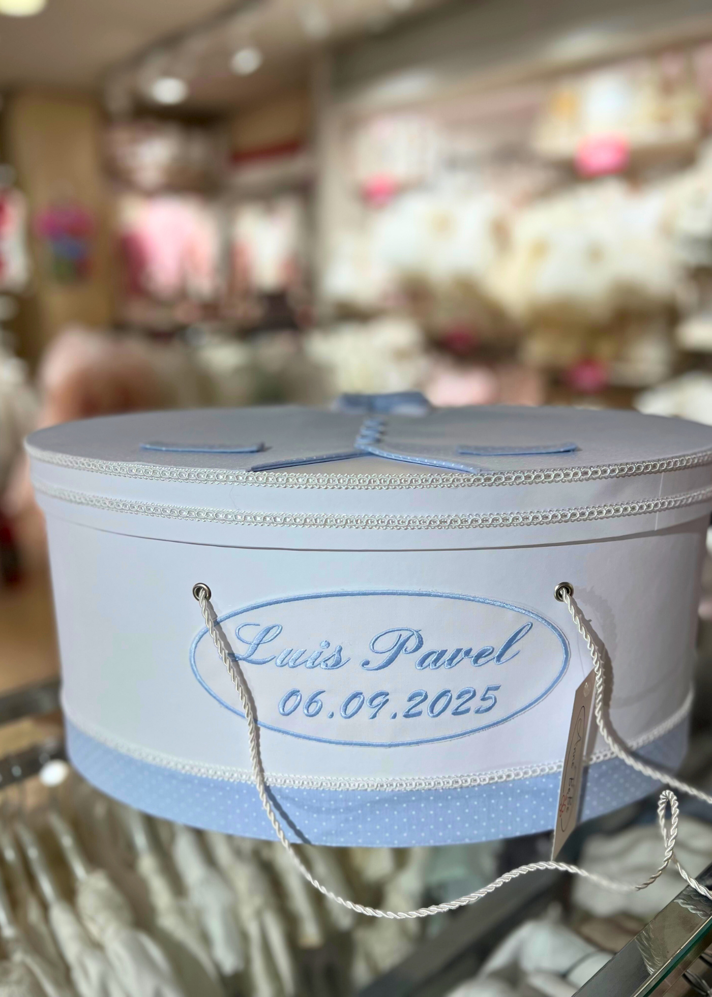 Personalization Chest Ellipse Embroidered Lateral / Lid