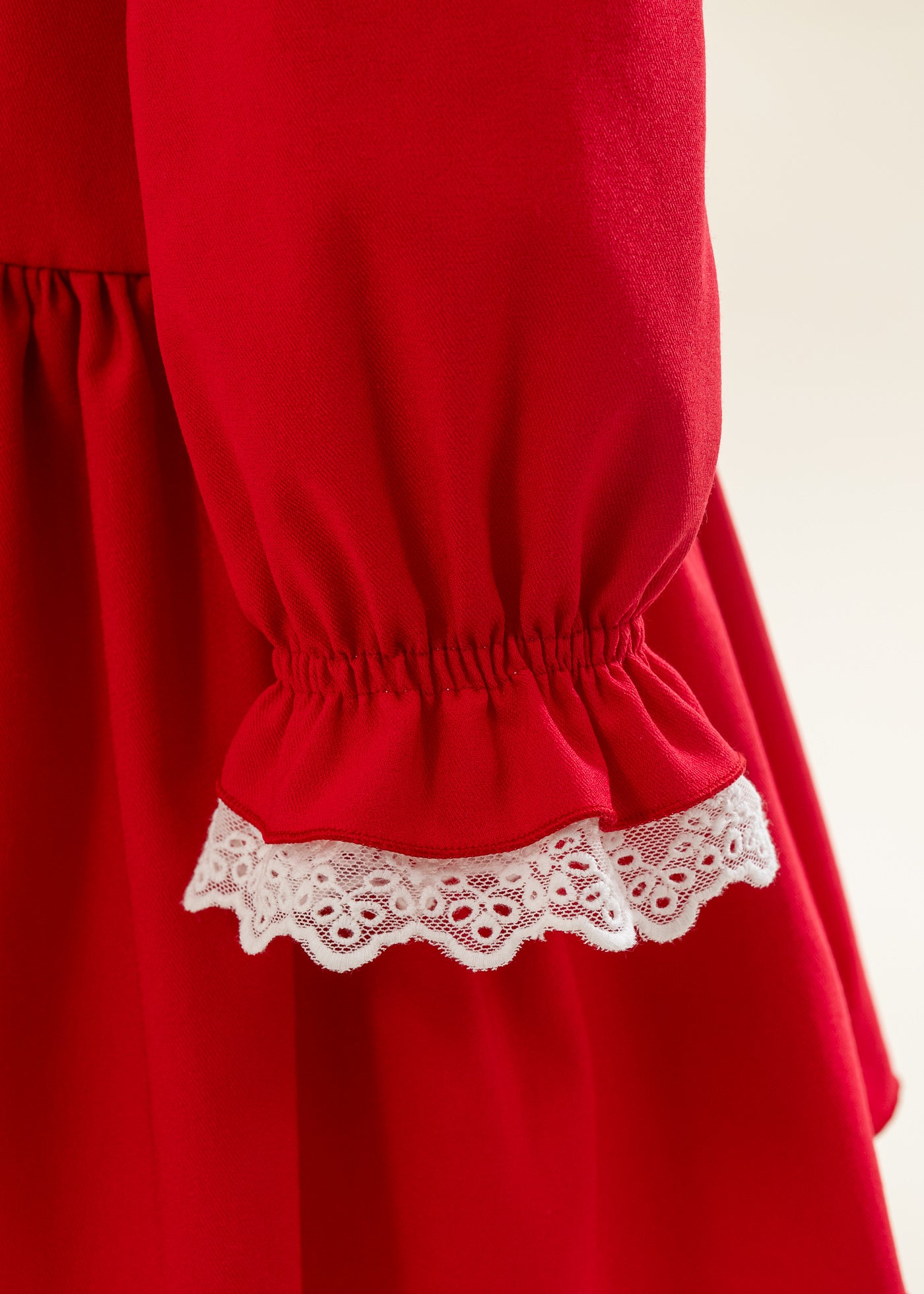 Rochita Stofa Rosie Cu Volanas Dantela Alba La Gat Si Maneca AnneBebe